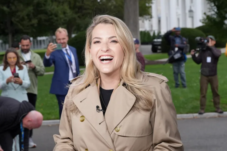 News outlets return to WH after judge orders Trump to lift ban